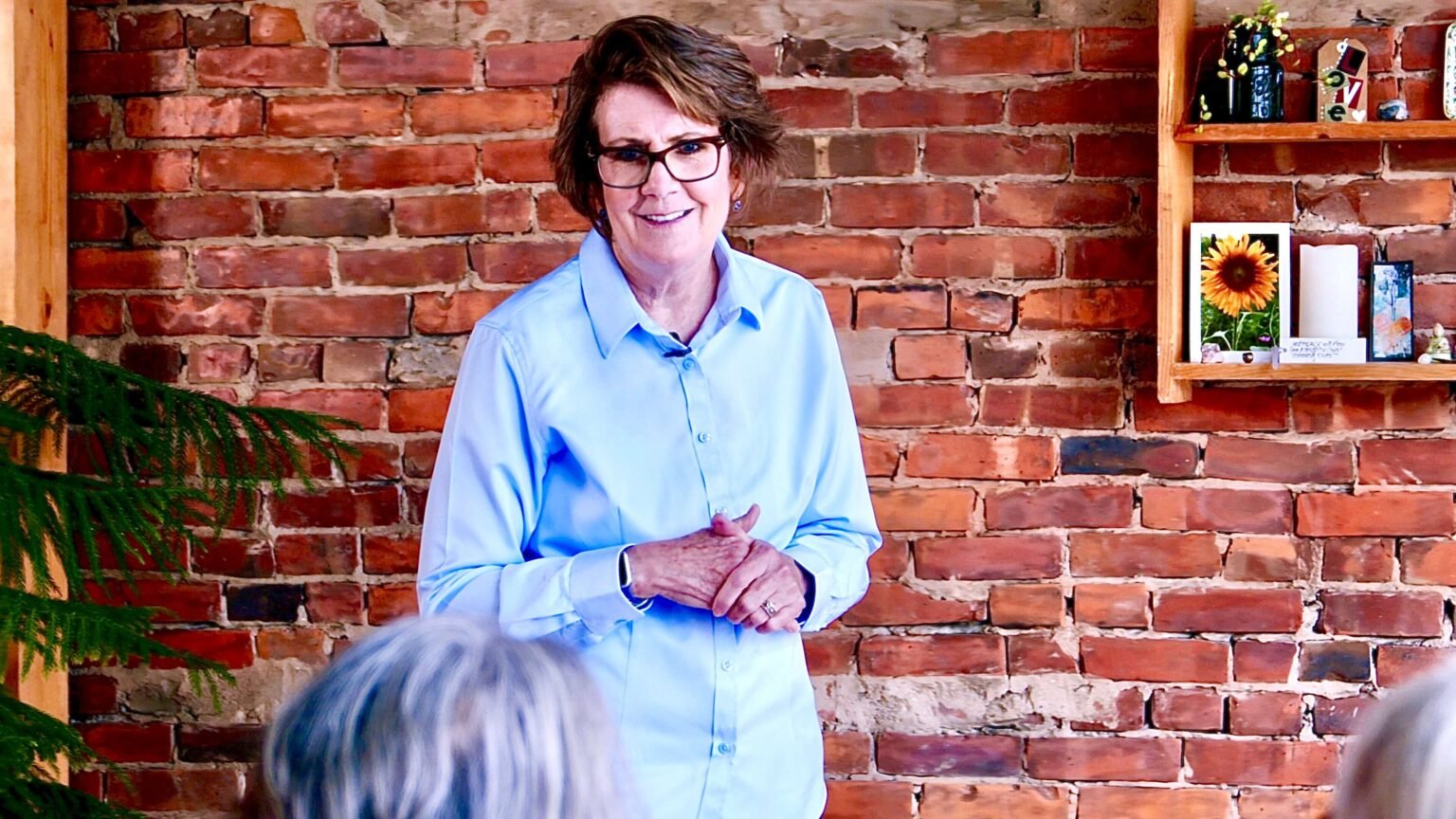 Sandy Vecchi speaking to an audience about retirement and life’s third act
